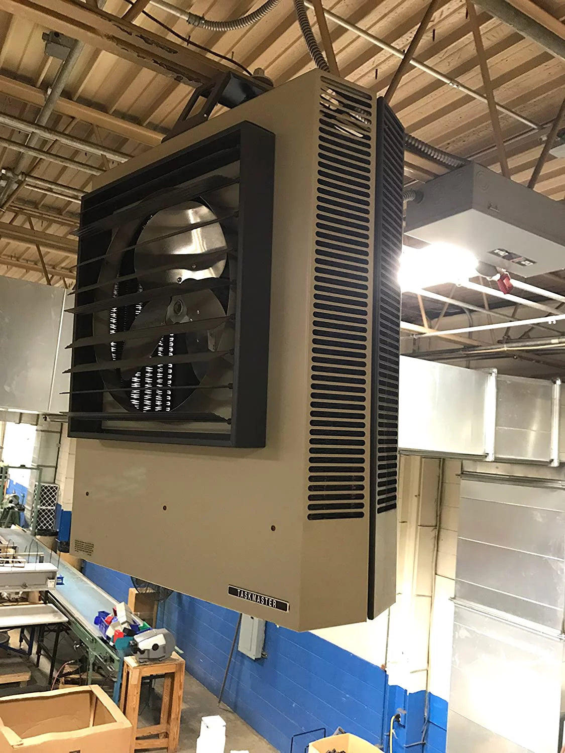 400 cfm 208 Volt 3.3 Kilo-Watt Fan Forced Unit Heater M675