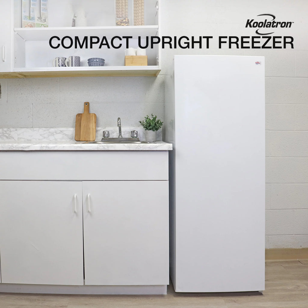 White 7.0 cu ft Upright Freezer D68020