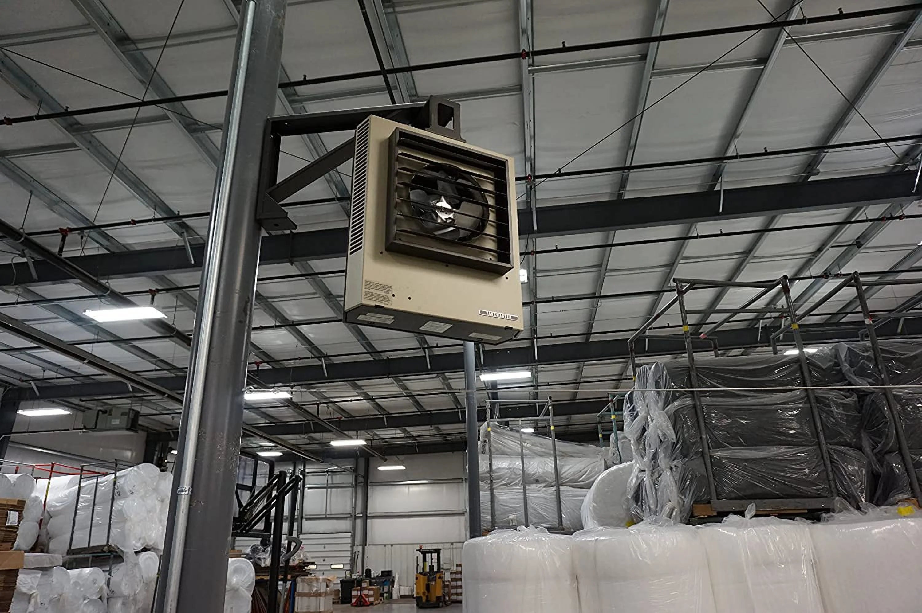 400 cfm 208 Volt 3.3 Kilo-Watt Fan Forced Unit Heater M675