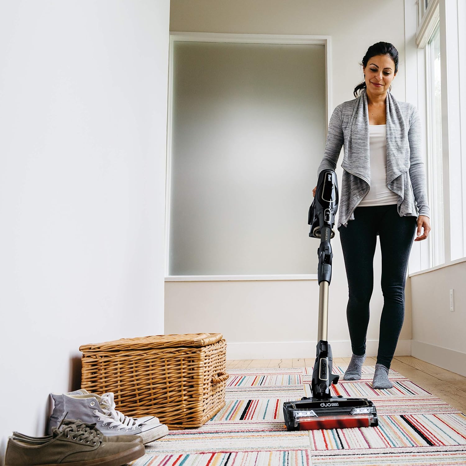 Lightweight Cordless Stick Vacuum with Removable Batteries Z4357