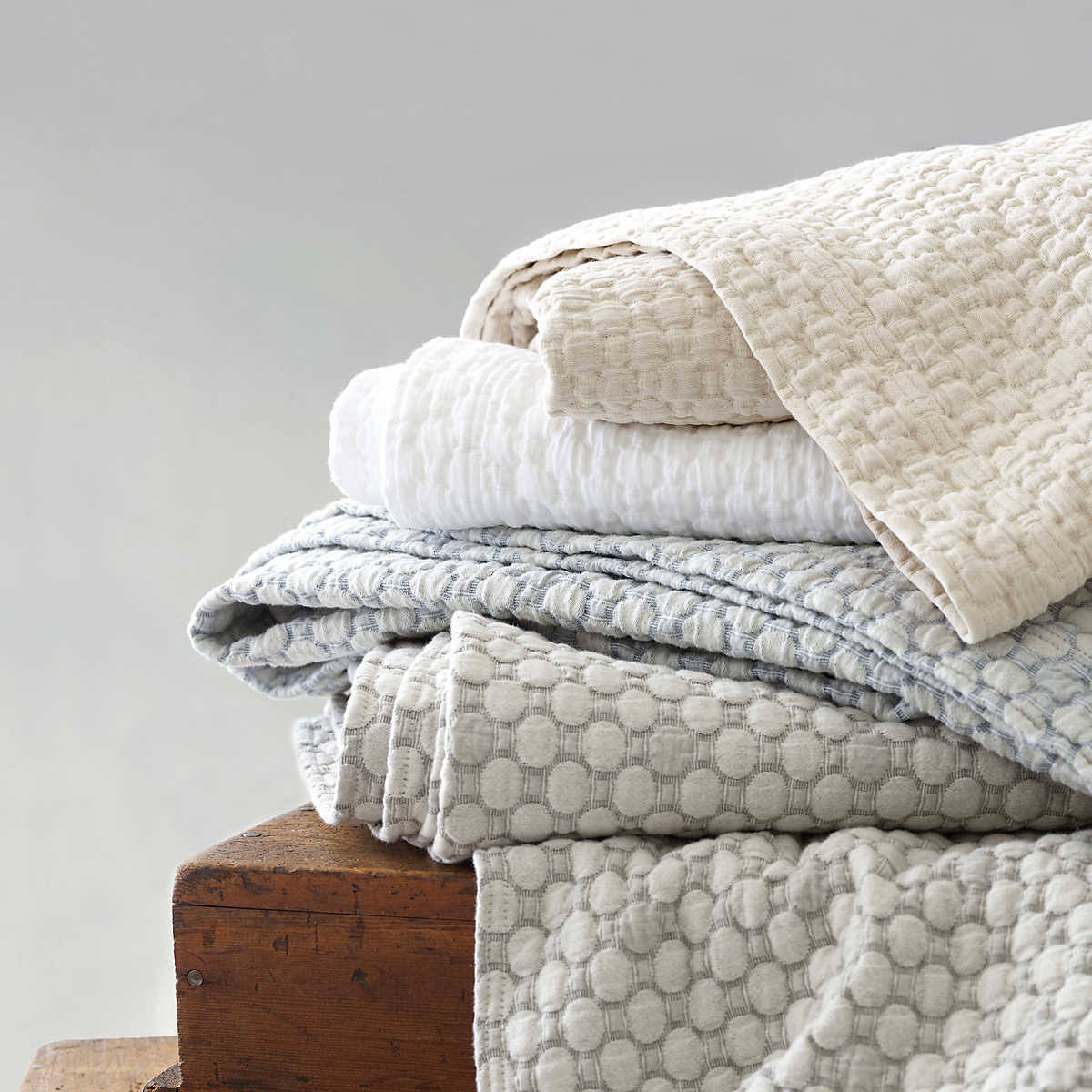 King Silver Matelasse Coverlet R271323