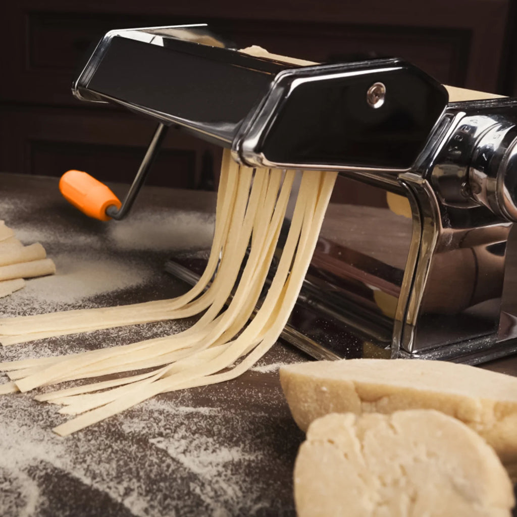 Silver Pasta Maker with 6 Thickness Settings and Rollers Cutter J425